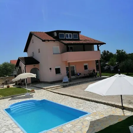 Apartment Peroj 100 C *