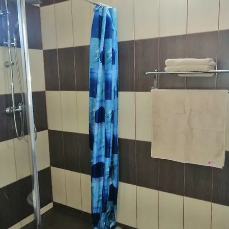 100 C شقة *