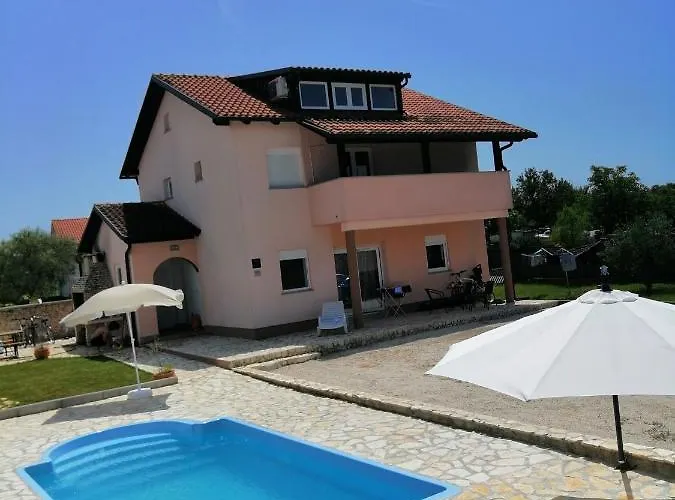 Apartment Peroj 100 C *