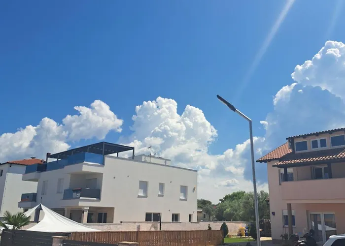 100 C Apartament